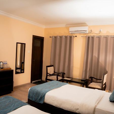 Hotel Maden Inn Itahari Buitenkant foto
