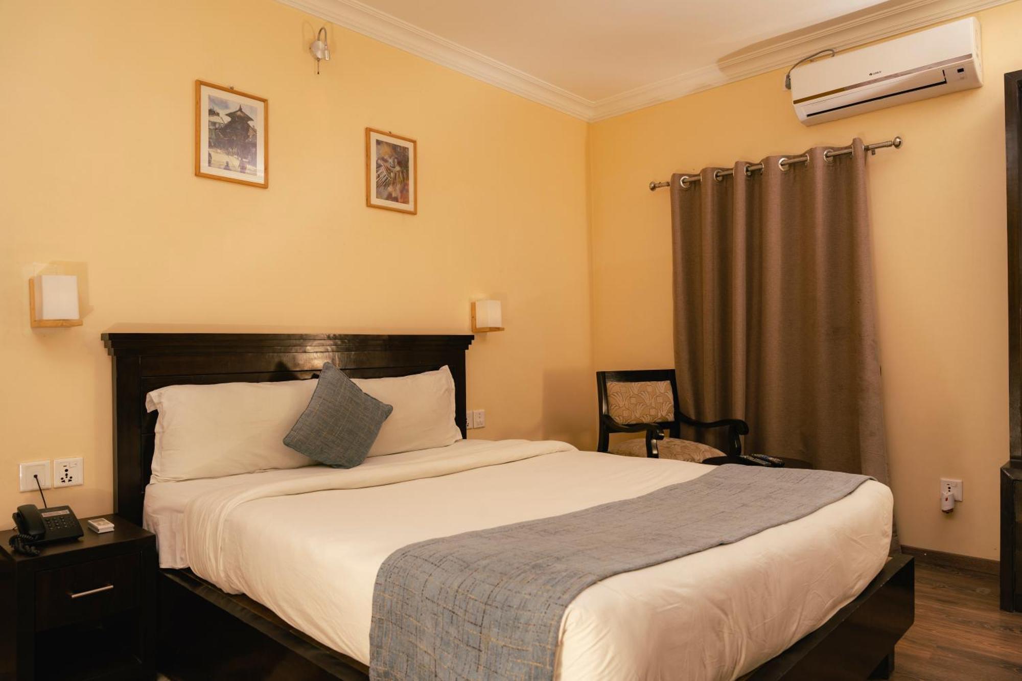 Hotel Maden Inn Itahari Buitenkant foto
