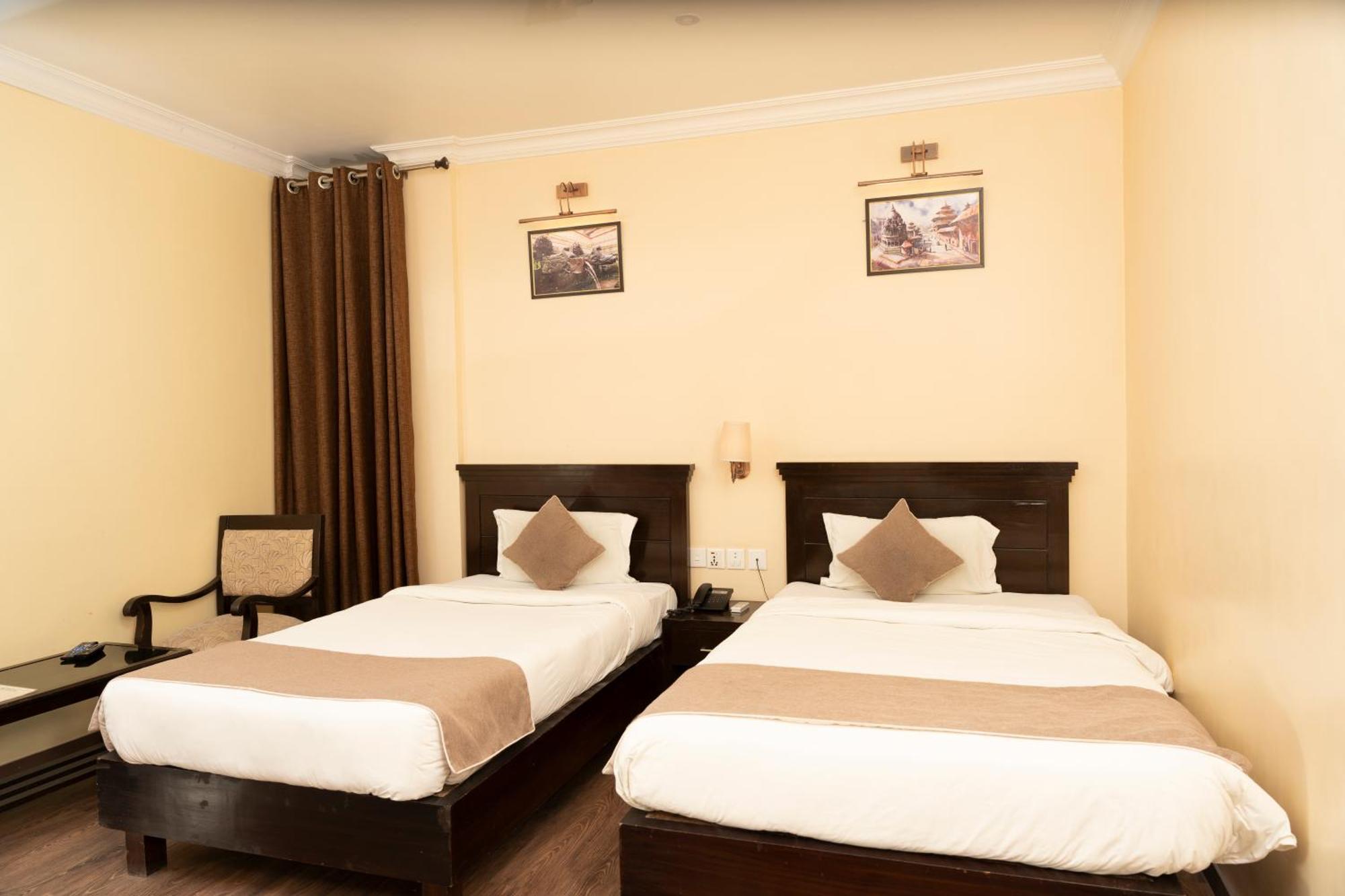 Hotel Maden Inn Itahari Buitenkant foto