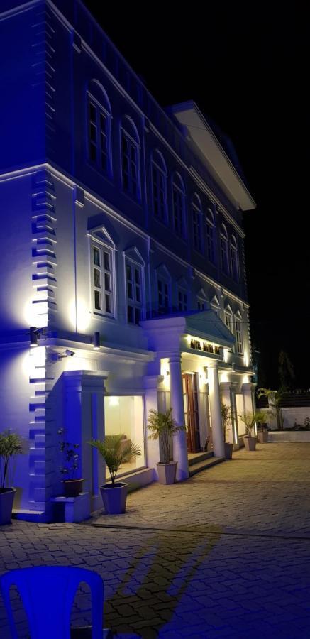 Hotel Maden Inn Itahari Buitenkant foto
