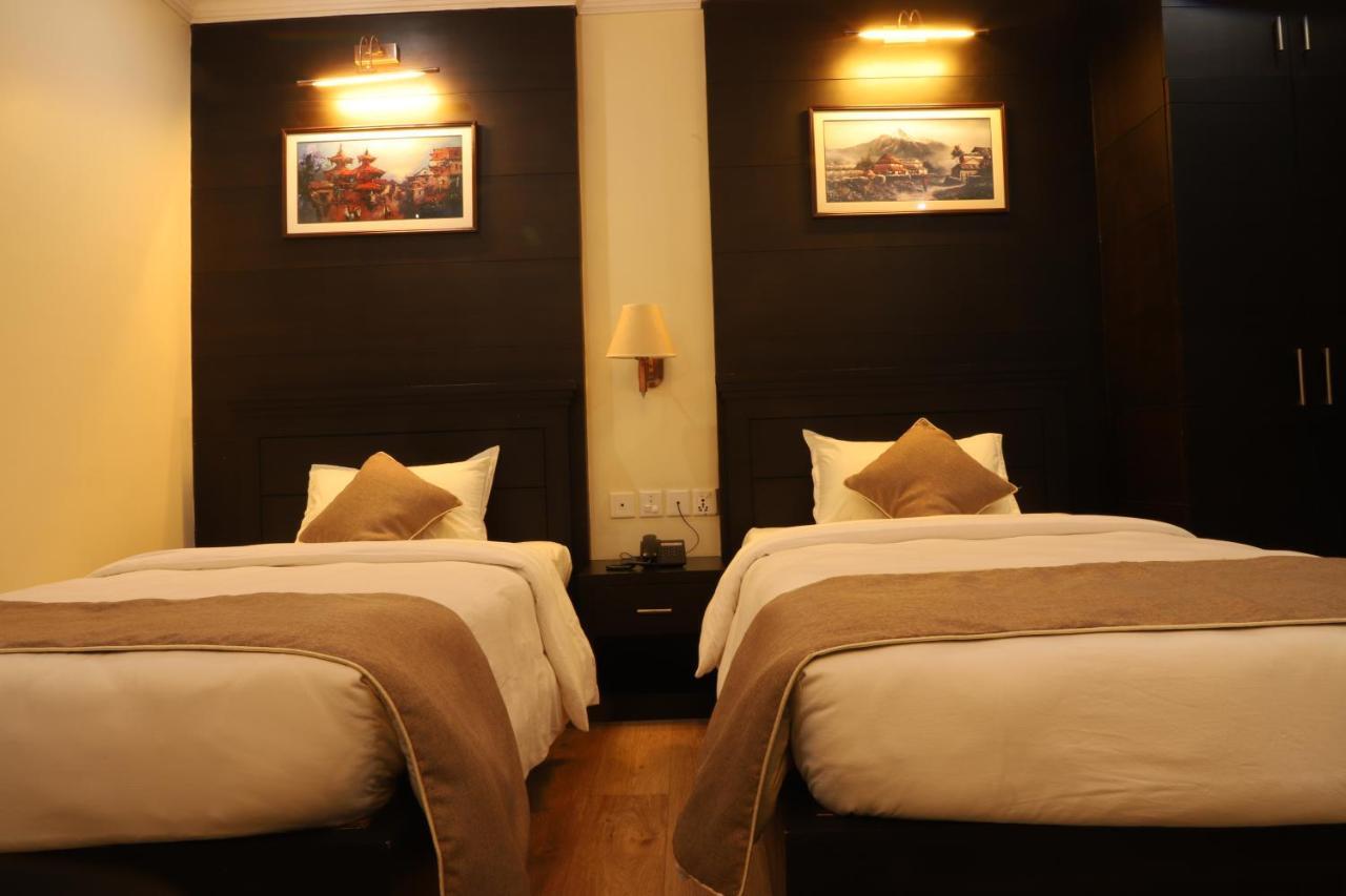 Hotel Maden Inn Itahari Buitenkant foto
